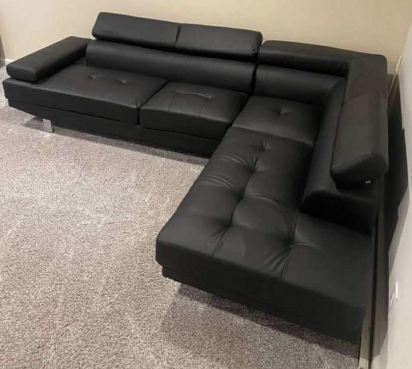New 105x77 Sectional Couch / Free Delivery