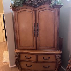 Armoire / Tv Stand 