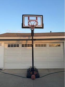 FAIRLY NEW LIFETIME BASKETBALL HOOP ( Adjustable Height)