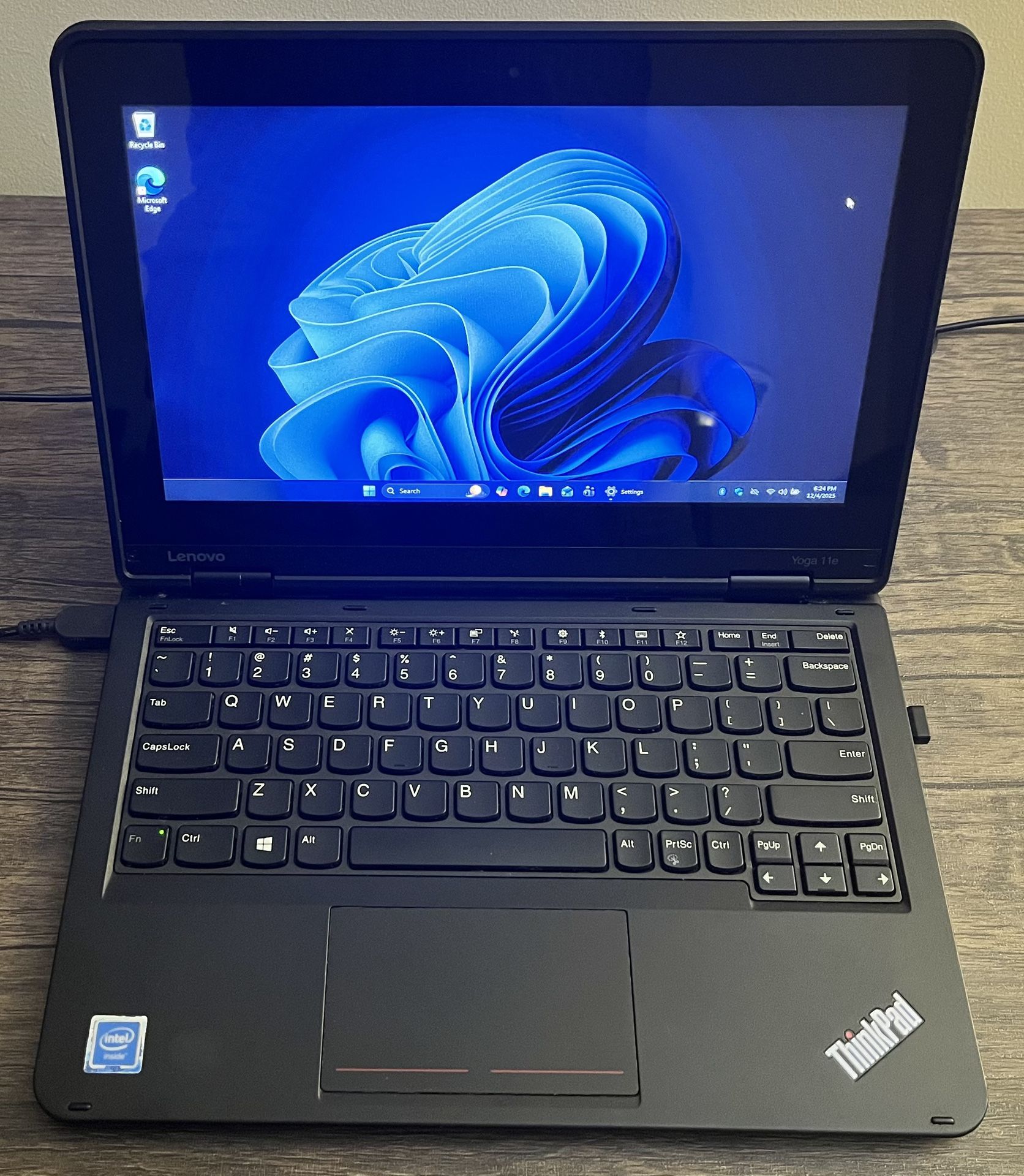 Lenovo Yoga 11e. 11.6” Touchscreen.Celeron 1.1 GHz. Quad Core. 120GB SSD. 4GB Ram Windows 11 Pro.