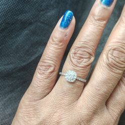($400 or OBO) 10K White Gold Natural Diamond Ring – 0.45ct Center – Halo Style