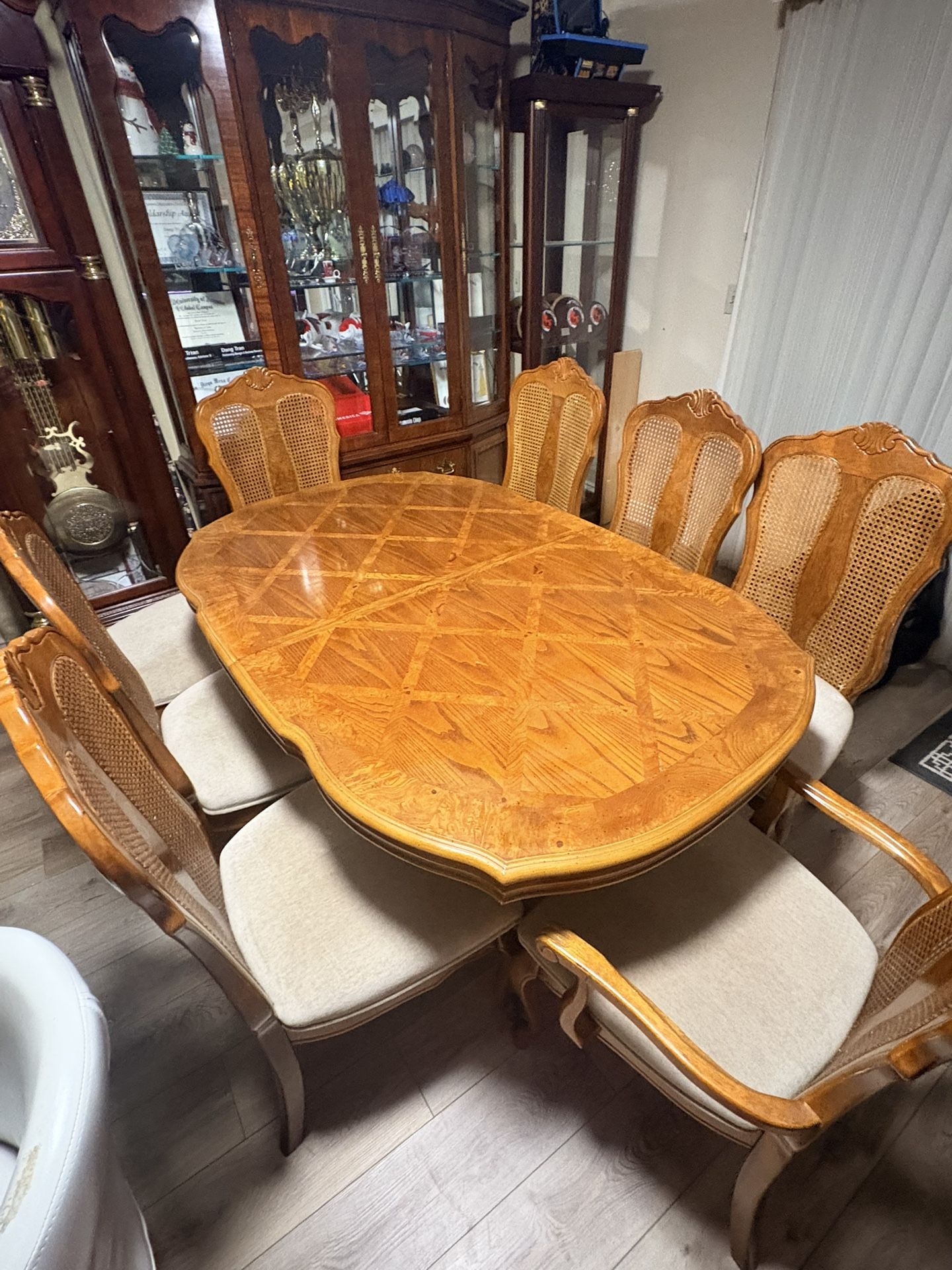 Dining Table Set – Great Condition