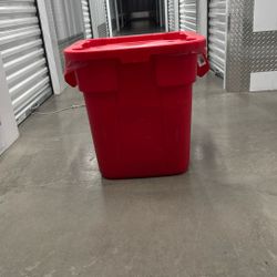 RUBBERMAID SQUARE BRUTE 28 GALLON TRASH WASTE BIN