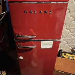 24 in. 10 cu. ft. Retro Top Freezer Refrigerator, Milkshake White, Frost Free, Energy Star