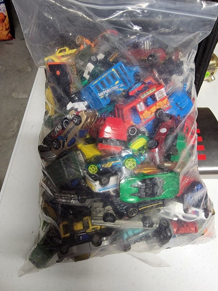 145 Hot Wheels For $60