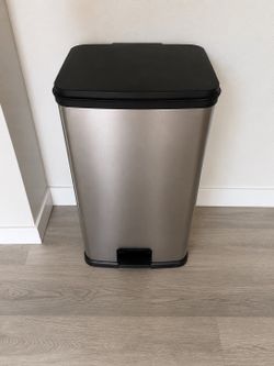 Stainless Steel Step Trash Can with Lid