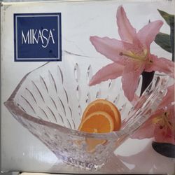 Mikasa Teardrop 9 Inch Bowl