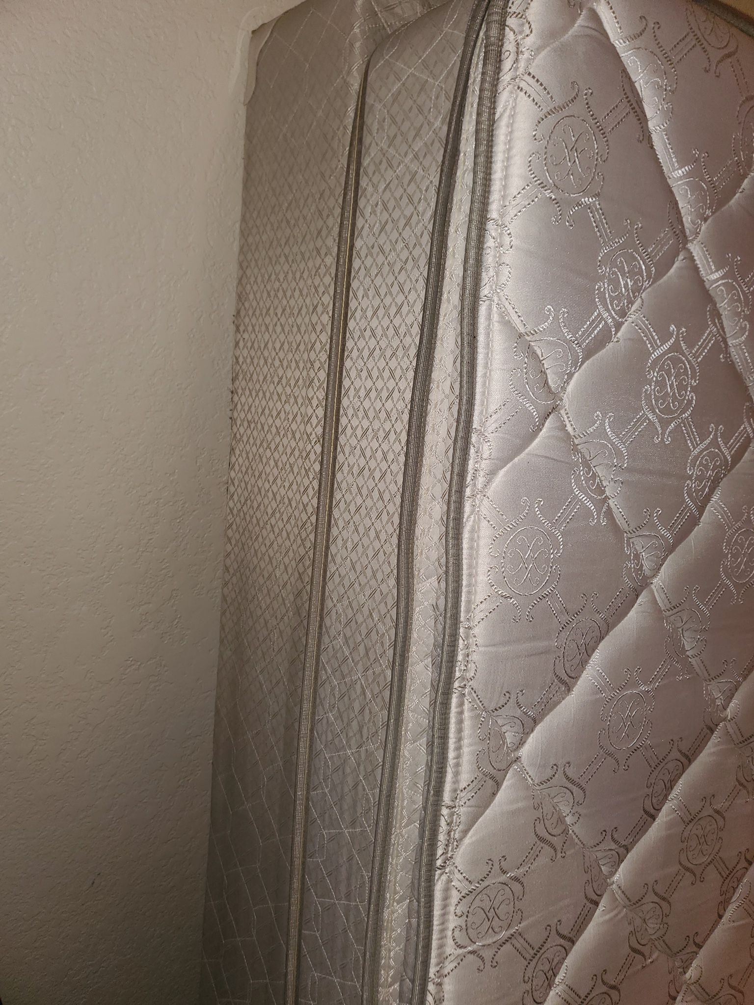 Full size Mattress and Box springs for Sale in Puyallup, WA OfferUp