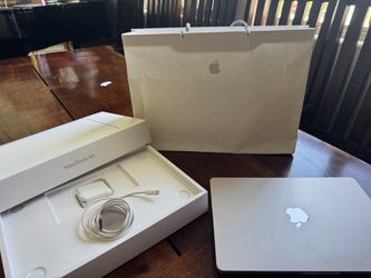 Apple MacBook Air 13” M4 (2025) – 16GB RAM – 256GB SSD – Excellent Condition