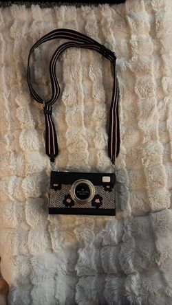 Kate Spade New York Oh Snap Camera Crossbody