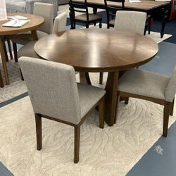 Wooden Round Tables With 4 Chairs 