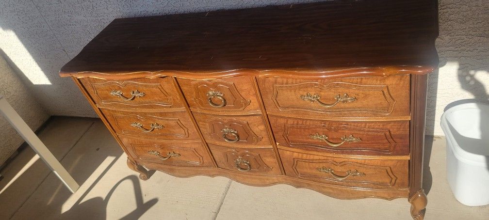 Vintage Solid Wood Dresser / TV Stand – 9 Drawers, Great Condition