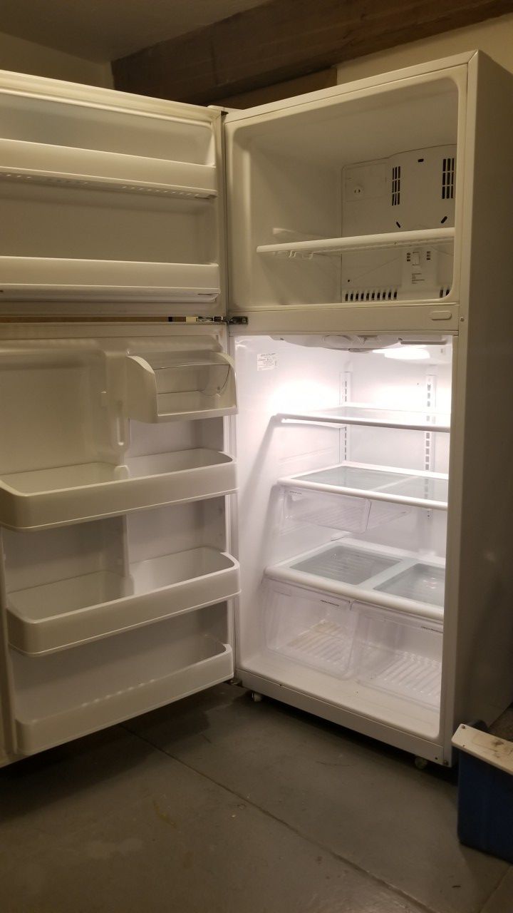 HOTPOINT Refrigerator