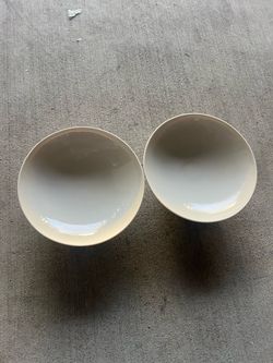 Plates/bowls set 3 Dlrs