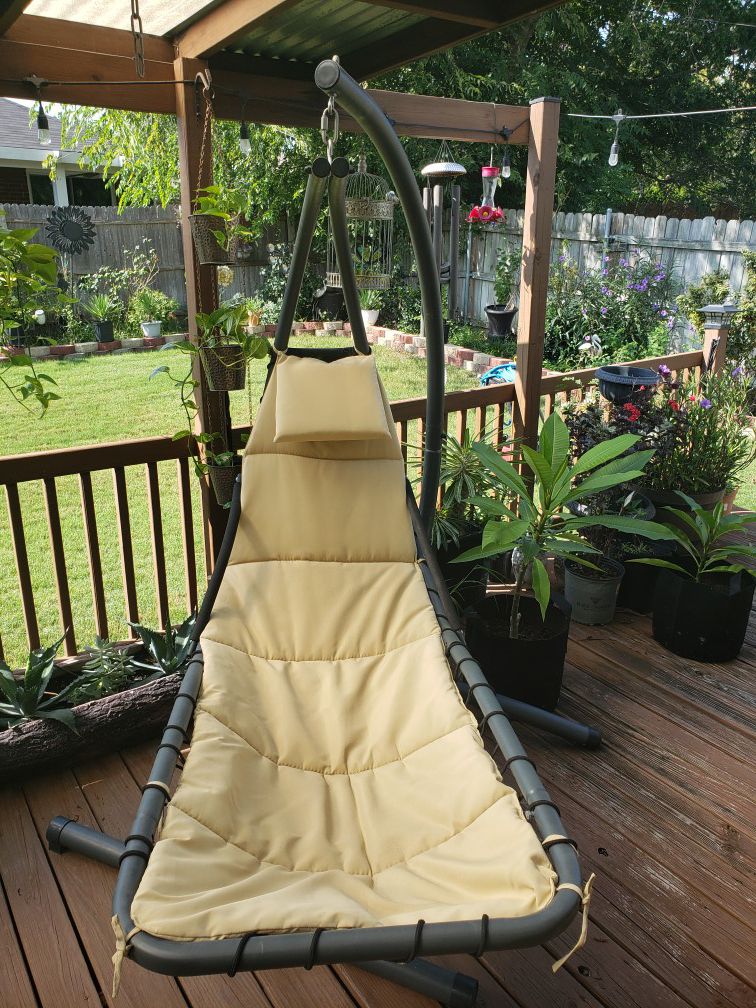 Outdoor garden swing chair