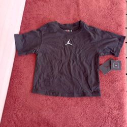 Girls Jordan shirt size M (5-6 YRS) Black