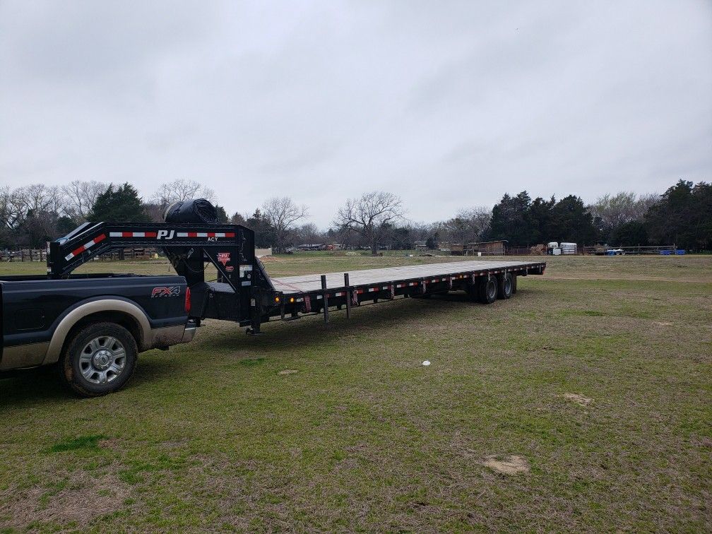 2019 Flat bed trailer