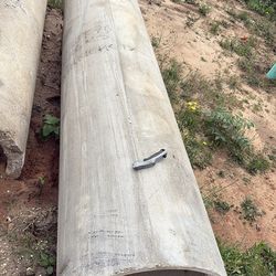 Concrete pipe- pipa de cemento