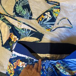 Roxy Size 12L Blue With Bright Colorful Floral Design Bikini With Matching Size 14 Shorts 