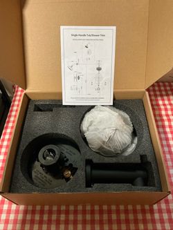 Kenes. 10” Matte Black Shower Faucet Set with Tub Spout.