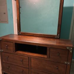 Wood Dresser With Mirrow
