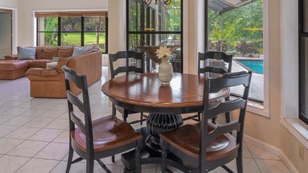 Urgent moving sell Table in four chairs dinning room set