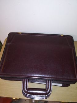 vintage leather briefcase travel bag avenues america for Sale in Southfield MI OfferUp