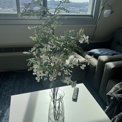 Vase With (fake) Flowers 