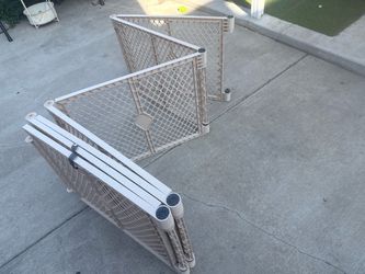 Baby and pet enclosed gate