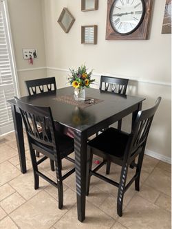Dining room set with 4 chairs