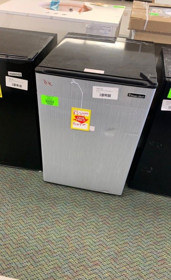 MAGIC CHEF MINI FRIDGE