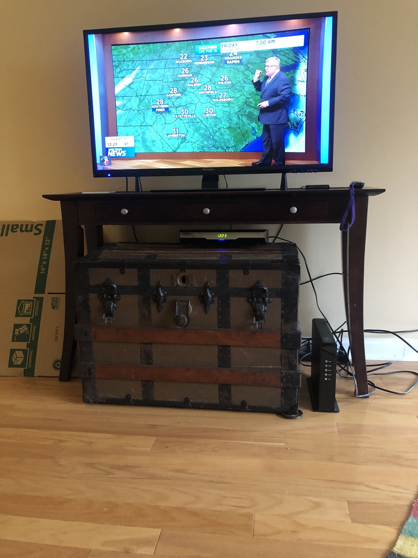 TV Table w/2 accent shelves
