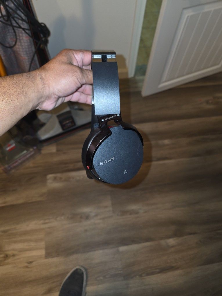 Sony XB950B1 Extra Bass Wireless Headphones with App Control, Black