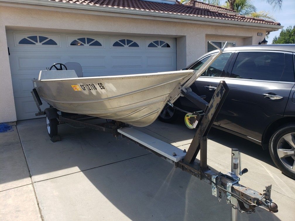 14ft Gregor Aluminum Boat for Sale in Fresno, CA OfferUp