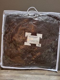 2 new decorative pillows