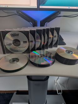 Optical discs ready for backups, archives, music, data, or projects.
What’s Included:
7 CD-RW (rewritable) – mostly in jewel cases, including Office D