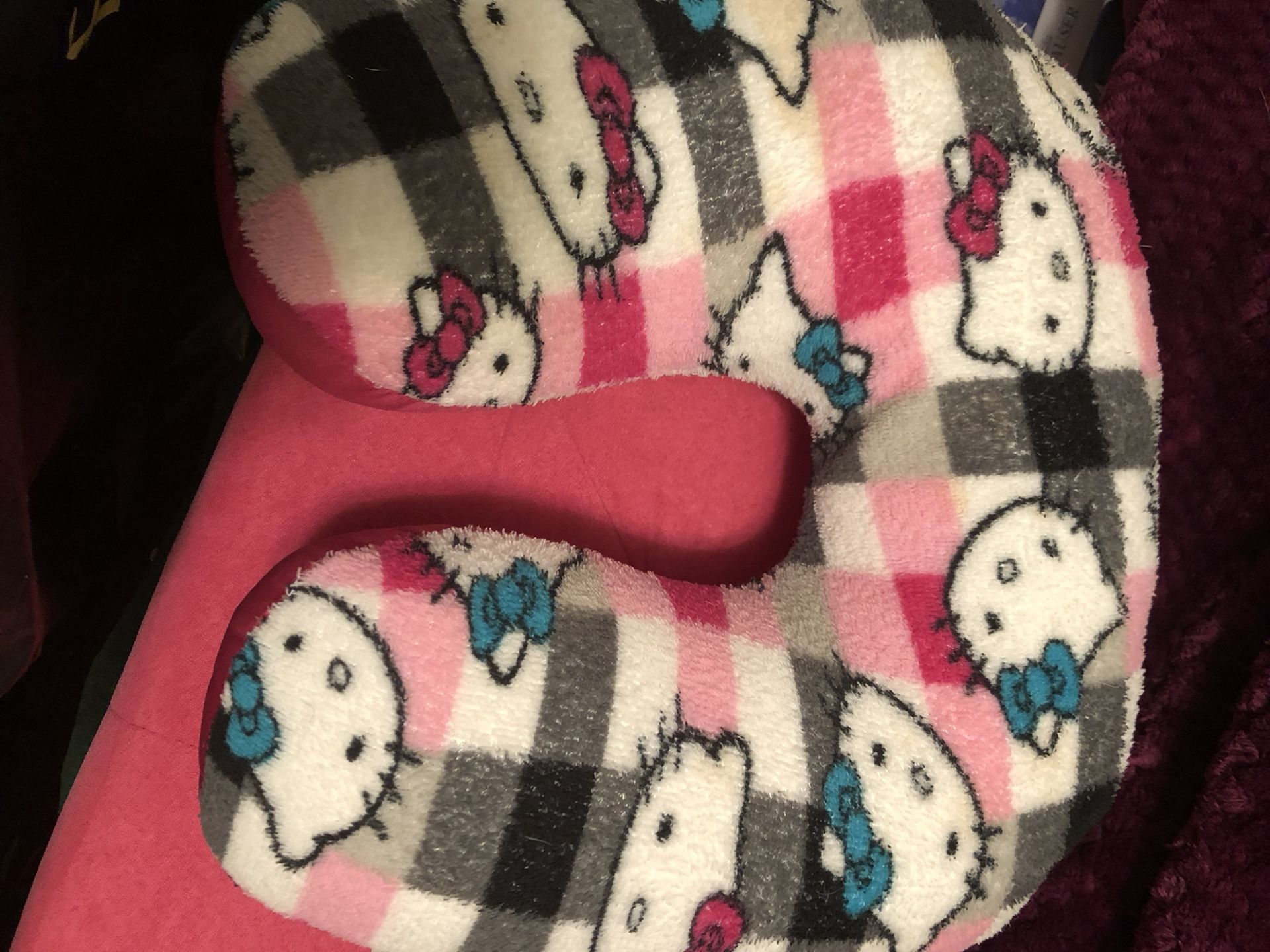 HELLO KITTY NECK PILLOW