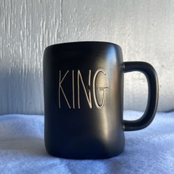 Rae Dunn King Mug
