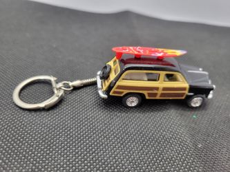 Kinsmart 1949 Ford Woody Wagon Surfboard Keychain Diecast Car 1:82 Black Woodie