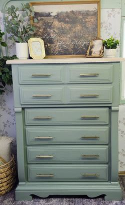 Solid wood chest of drawers