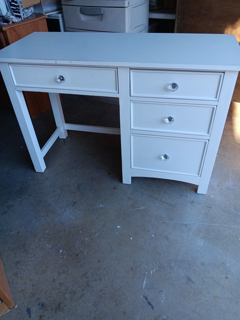 Desk With Oversized Crystal Cut Knobs Please Read Description 