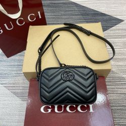 Gucci women's black slanted shoulder bag size: 18*12*6