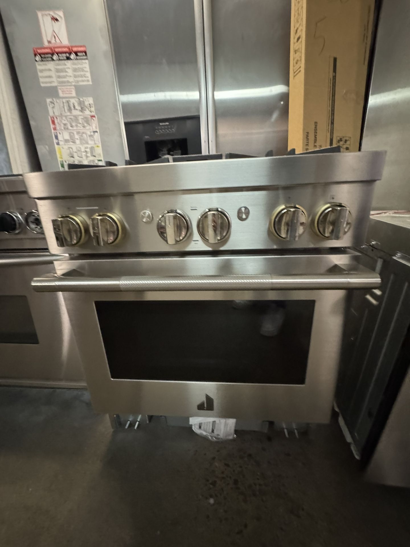 Jenn Air Rise 30” Pro gas Range