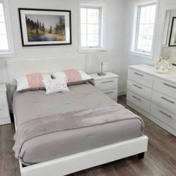 Bedroom Set *** Sold Separately Too ****** Juego De Cuarto **** Se Puede Vender Por Separado ***
