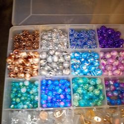 1000's Of Beads For Making Jewelry 