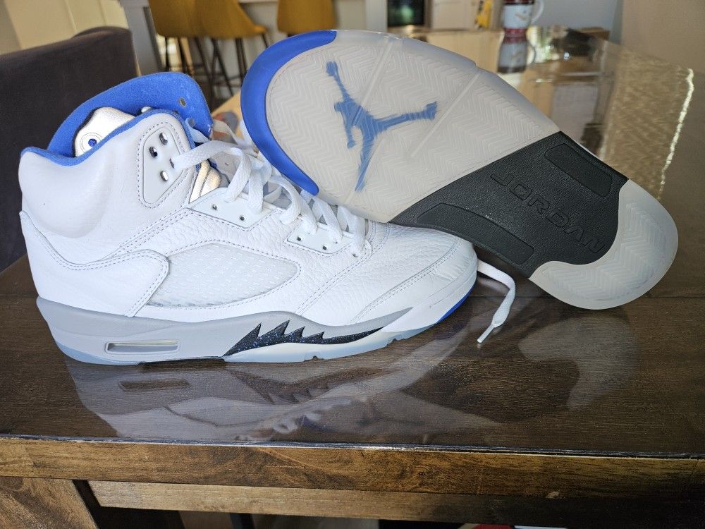 Size 10 Mens. Retro 5 Stealth