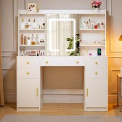Makeup vanity desk with mirror and lights
