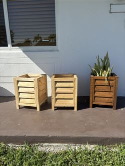 Handmade Wood Louver Raised Planter Box
