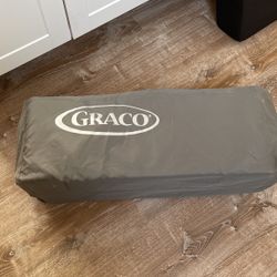 Graco Pack& Play With Bassinet And Changing Table Attachments 