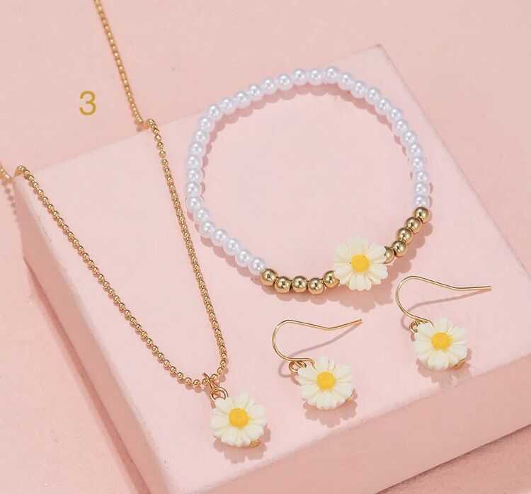 $10 New Daisy Necklace And Bracelet Age 8 And Up Puo 